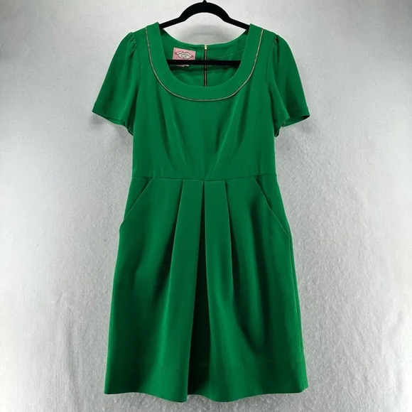 Phoebe Couture Dresses & Skirts - Phoebe Couture Dress Size 6 Shift Mini Scoop Neck Short Sleeve Pleated Green